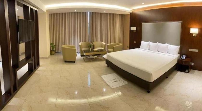 Hotel Tower Inn, Ćottogram Zewnętrze zdjęcie